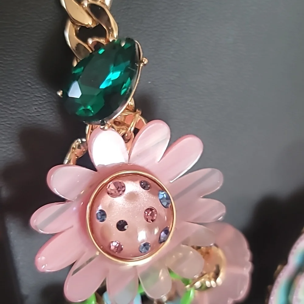 Betsey Johnson flower necklace - Picture 5 of 8